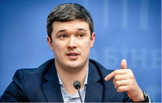 太尴尬了！乌新防长刚刚上任，就给了泽连斯基一个难堪！1月14日，乌克兰新任防长费