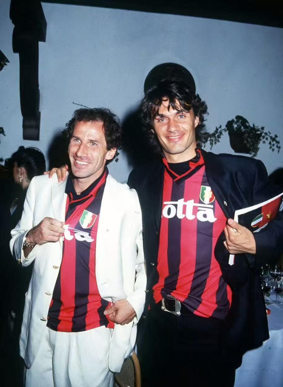 盘点八九十年代意甲最佳阵容：门将：罗西后卫：马尔蒂尼、巴雷西、西雷阿、塔索蒂