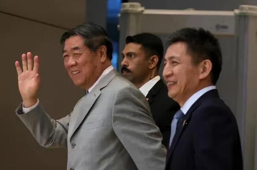 在吉隆坡刚刚结束的为期两天的谈判引人注目的不是美国财长贝森特到处宣布的“大陆将恢