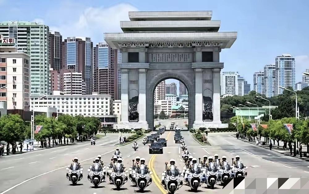 不知道为什么，看到朝鲜人总觉得特别有好感，特别亲切呢！以前印象里总觉得朝鲜“