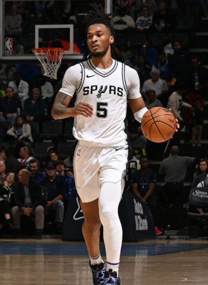 NBA季后赛马刺VS森林狼G3这场就是一场顶四五场的季后赛经验了，这种判罚尺度下