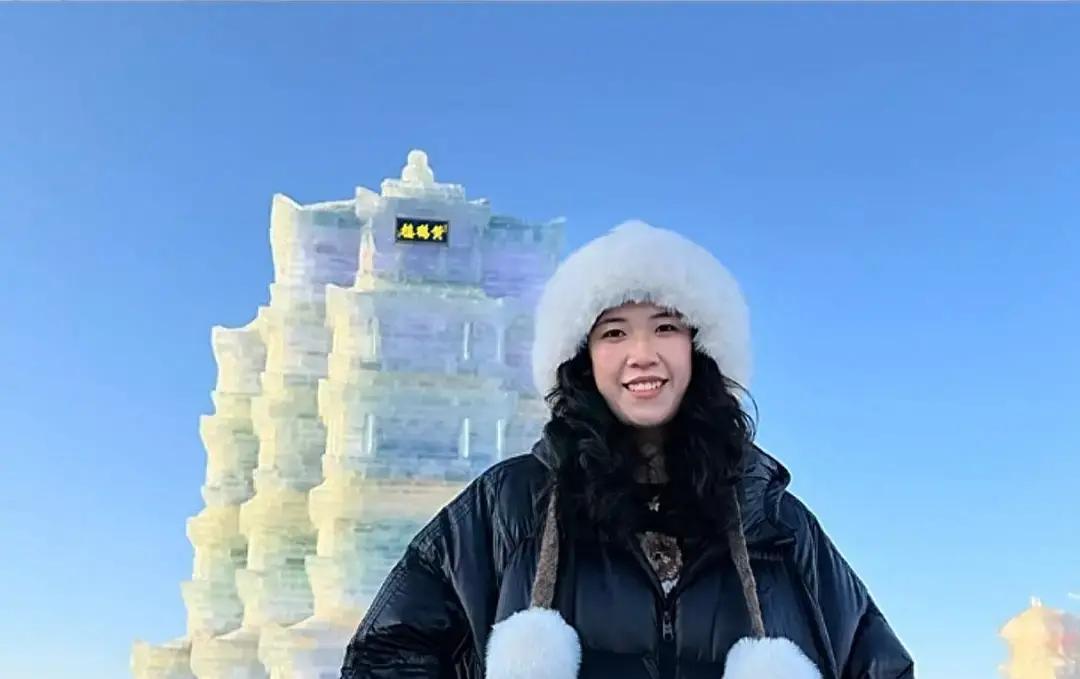 手腕伤第3周，李盈莹回哈尔滨吃铁锅炖高铁到站那天零下26度，她没戴护腕，右