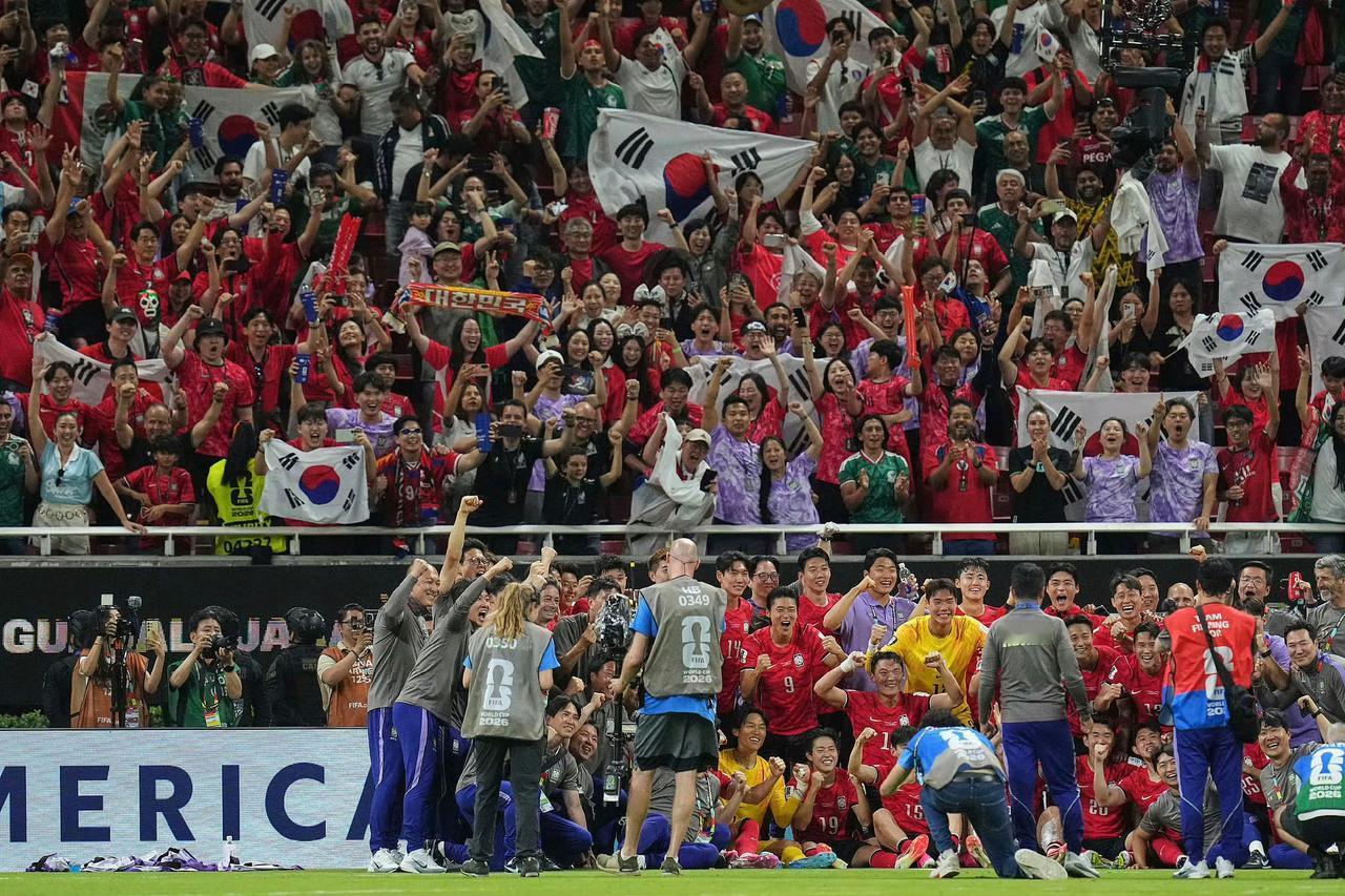 终于理解FIFA的《强制补水》规则了，这不就是妥妥广告位招租吗？看了两场世界杯