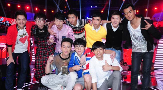 虽然现在依然流行各种选秀，但随着综艺行业大势已去，很难再复制二十年前的湖南卫视和