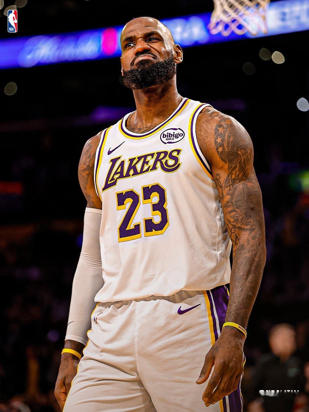 詹姆斯目前17场比赛，场均运动战15.4次出手生涯最少，球权占有率25.5%也是