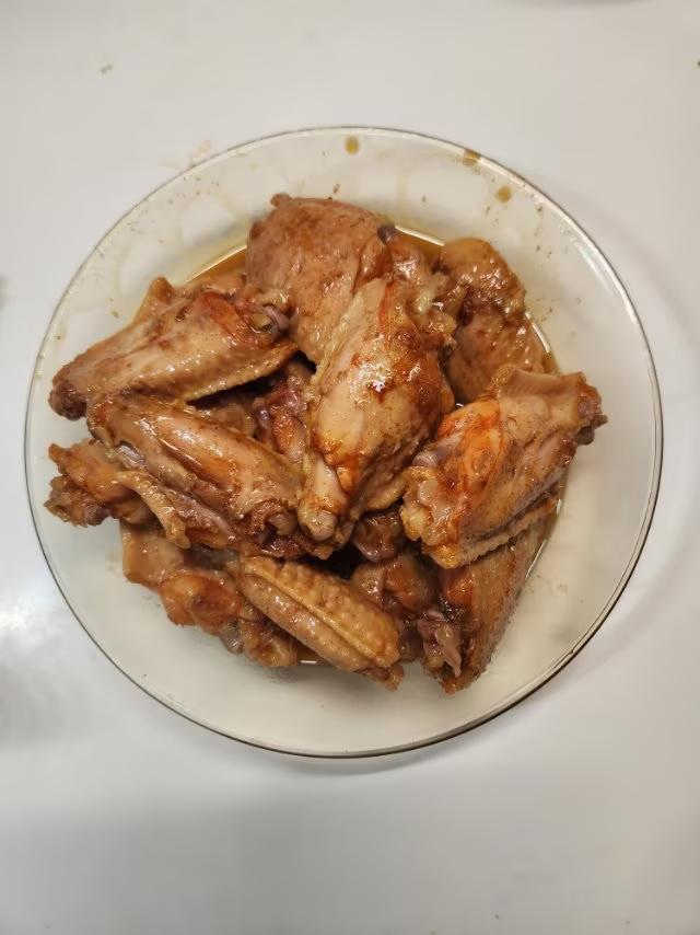 孩子们最爱的“可乐鸡翅”真诱人孩子们最爱吃可乐鸡翅🐔，我也做一
