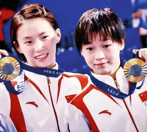 重磅喜讯：全红婵、陈芋汐共同夺得世界杯冠军，可喜可贺。从去年巴黎奥运会以来，我