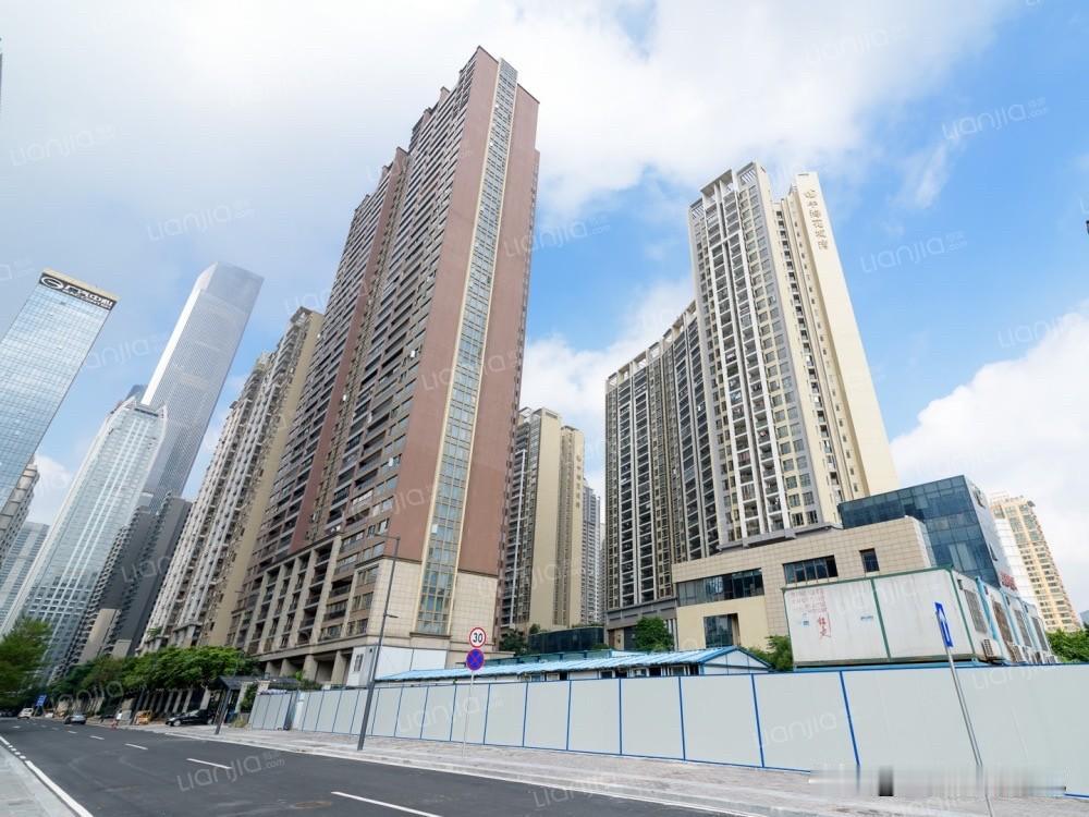 核心地段永远涨？珠江新城豪宅从19万跌到9万了同一小区。面积几乎一样。一