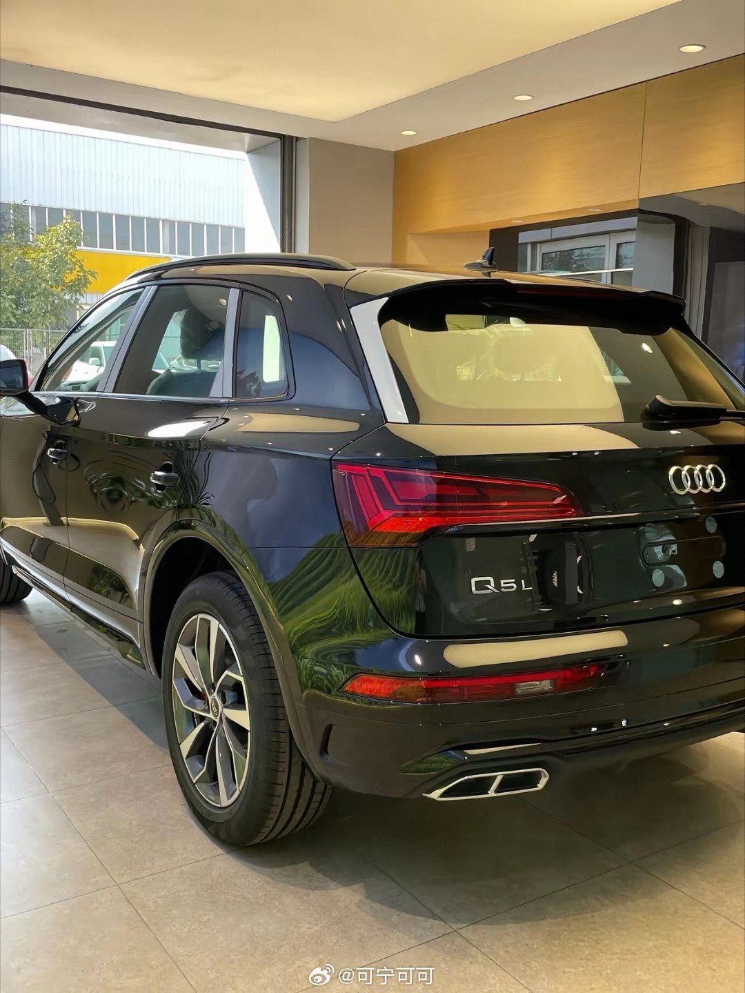 奥迪Q5L裸车24万！5年前35万入手的朋友直接破防谁懂啊！现在逛汽车市场，直接