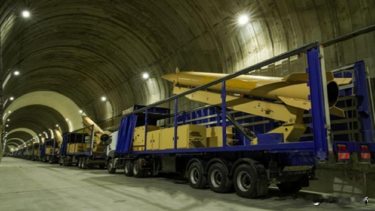 这新闻看得我直乐。伊朗那边通过央视放话：打出去的导弹全是十年前的老型号，新型号一