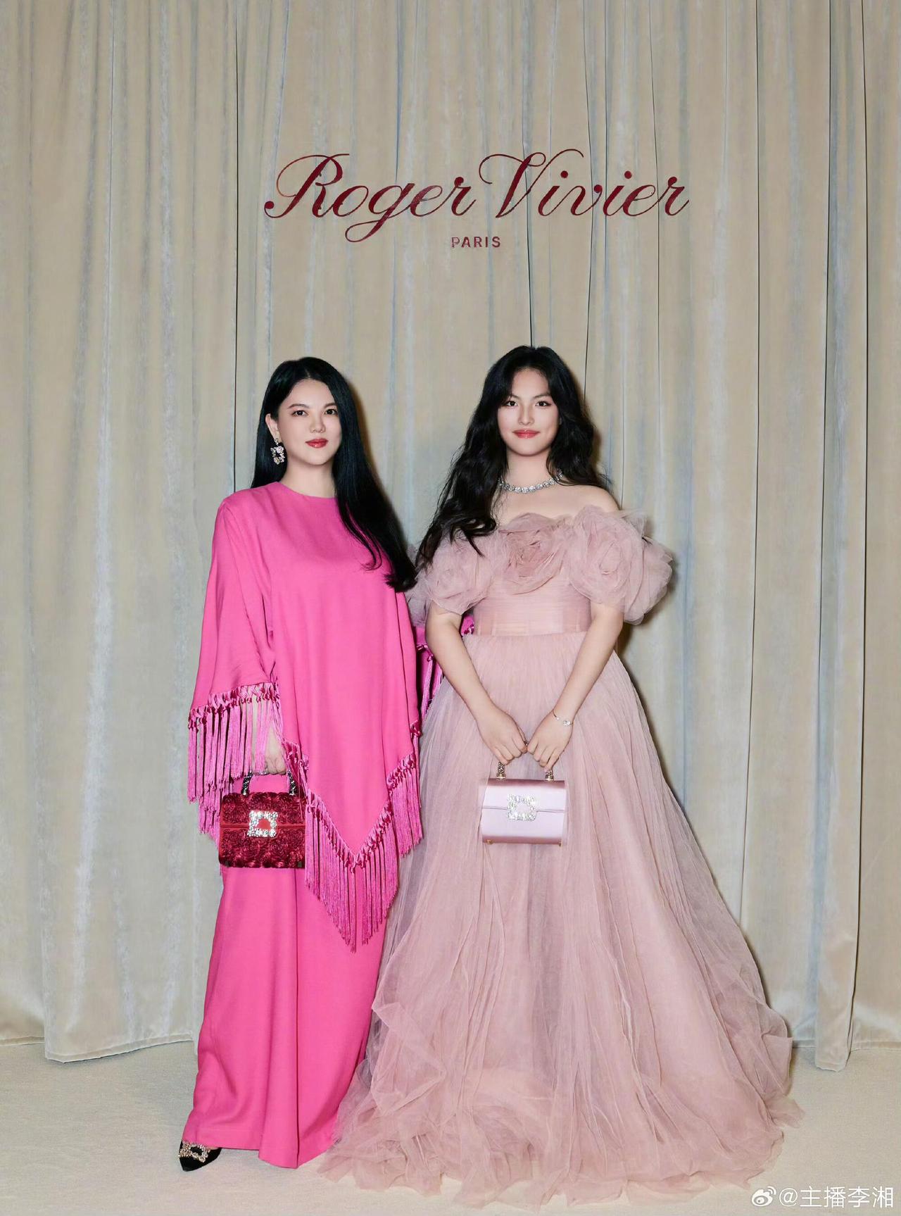 终于明白李湘为啥不再婚了！不是没人追，也不是没时间，而是她把全部的爱都给了