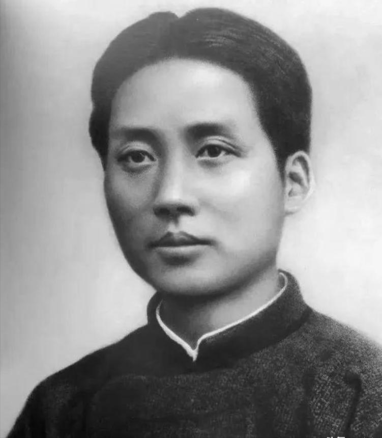 毛主席的四个“未解之谜”：第一，中年得“痣”。第二，毫发无损。第三生命里