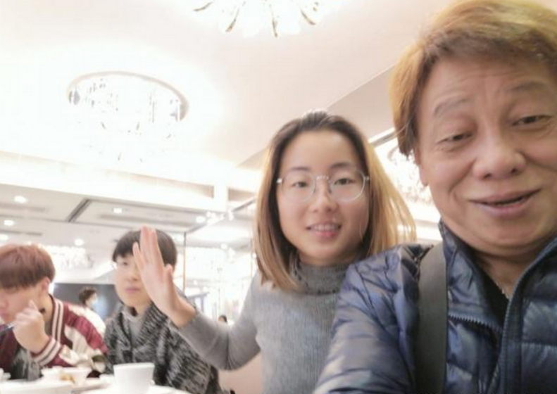 "梁小龙承认出轨"风波后 晒与子女合照破传闻 女儿霸气护爸爸