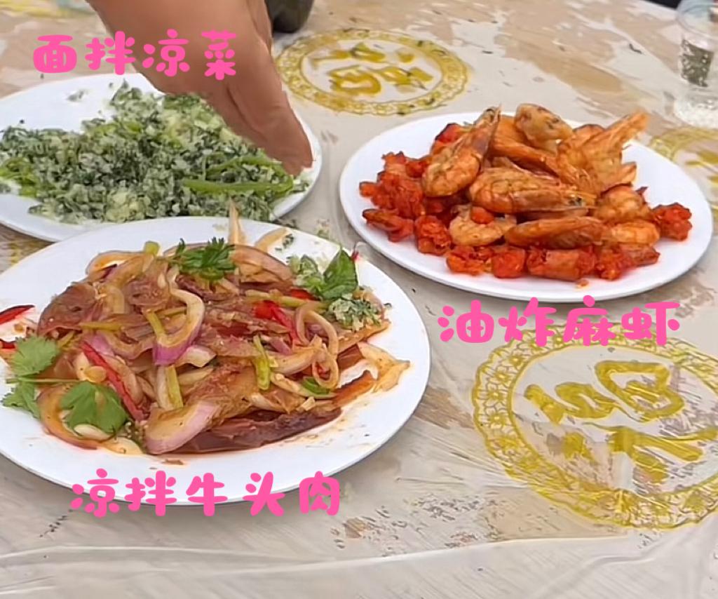 网友展示河南大席17道菜，2个汤，评论区炸锅了。广东网友说，好几道菜就是凑数，如