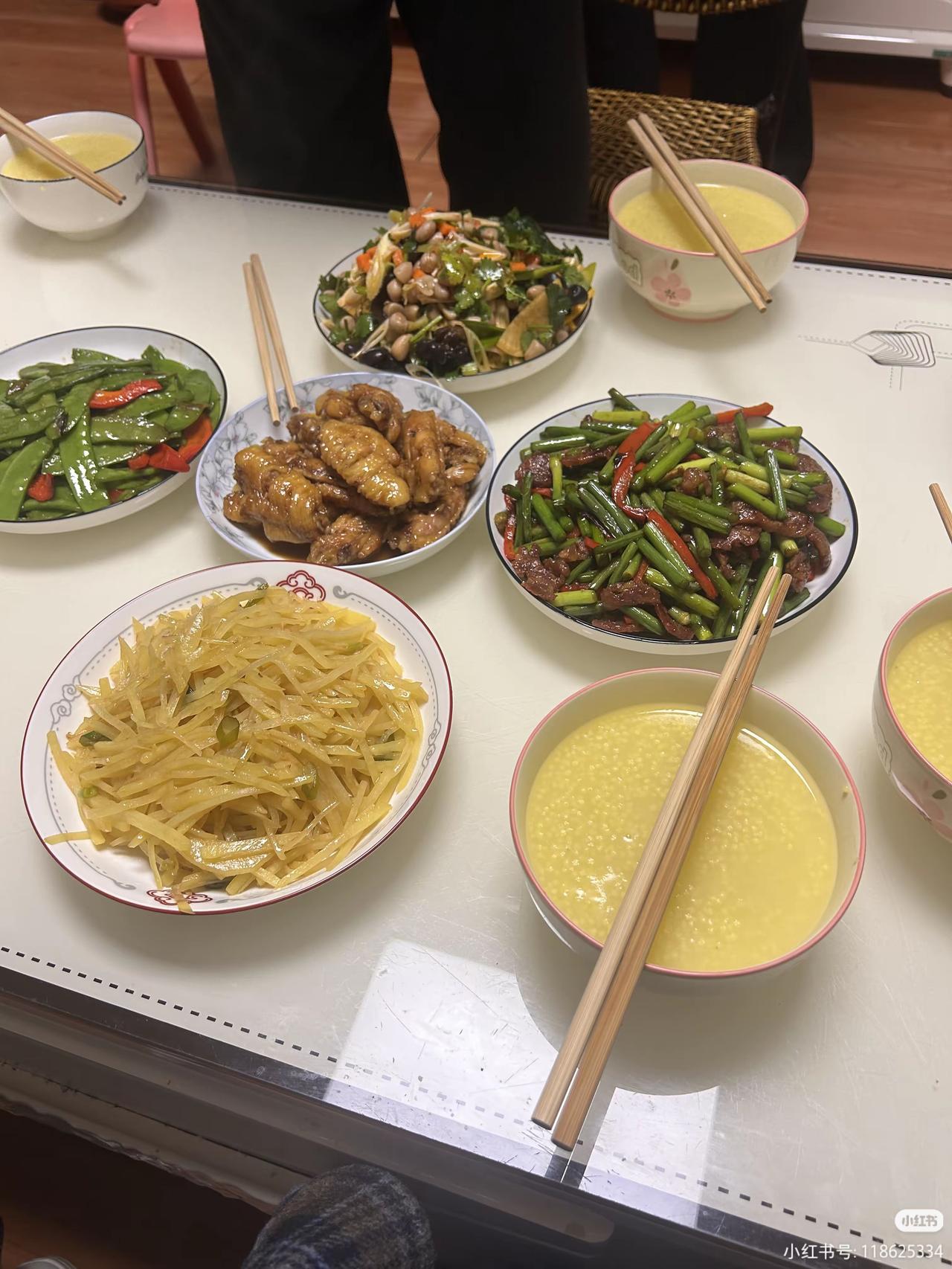 真心相待没有婆媳隔阂，六千二百天日常照料，让我打心底里敬重喜爱婆婆我特别喜