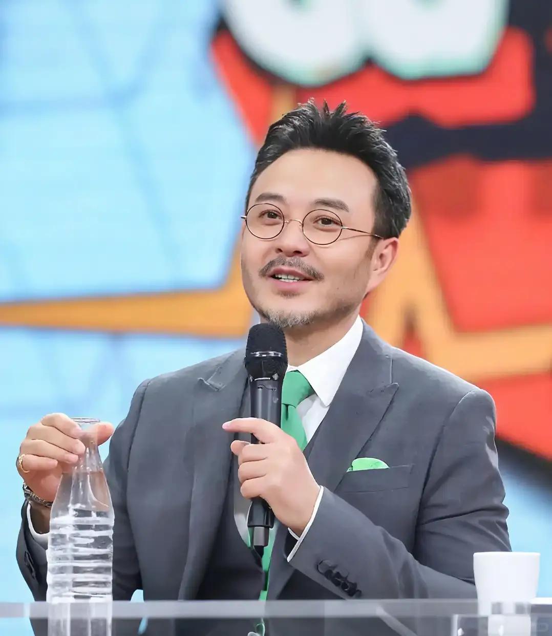 我问体制里边的朋友汪涵不是芒果台的领导吗？咋还能挂名出品人？不违反纪吗？朋友无