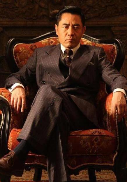 1995年，《大宅门》开始筹拍，男主定了陈宝国，已经给了他9万片酬。可是进组后陈