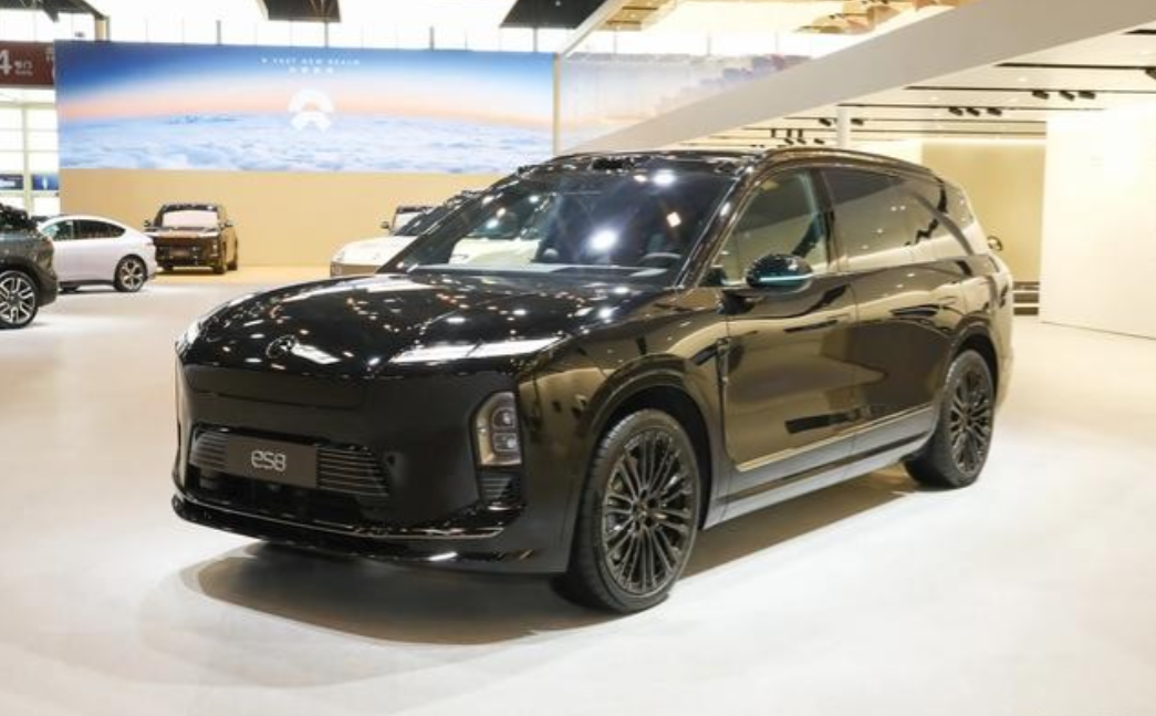 看到一款车:蔚来全新ES8，感觉挺帅气的，后来查了查资料，只能哎了。