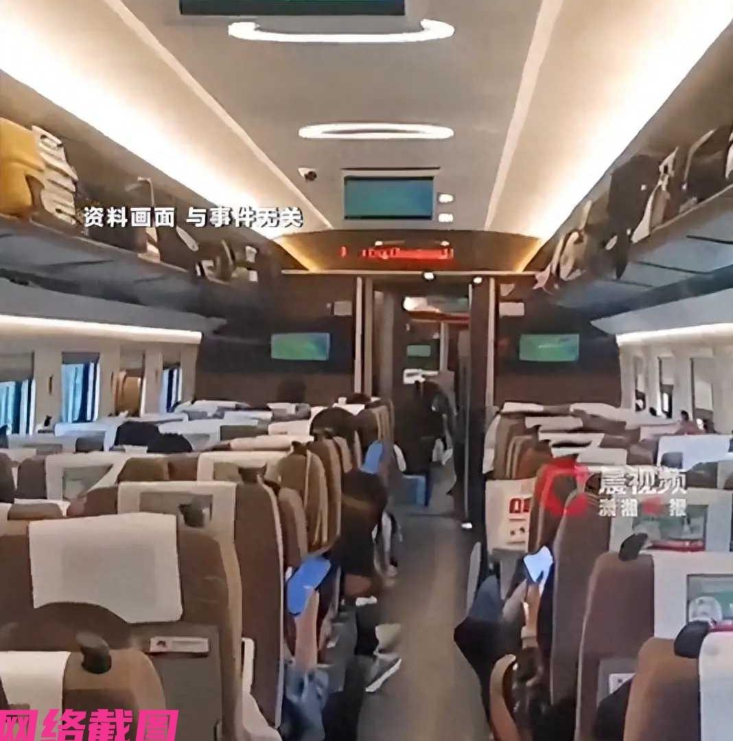 有男子喜欢单依纯为她的歌迷，这次花费一千八百八买了单依纯演唱会的门票，可男子来时