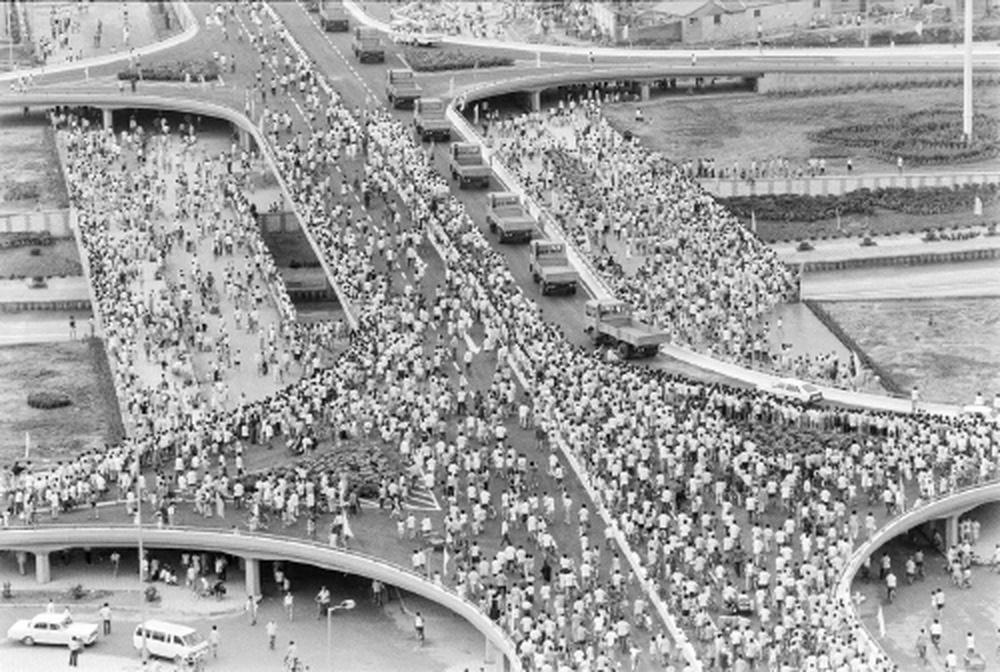 万人空巷！1988年，济南这座桥被市民的热情“填满”！“那是1988年8月8日，