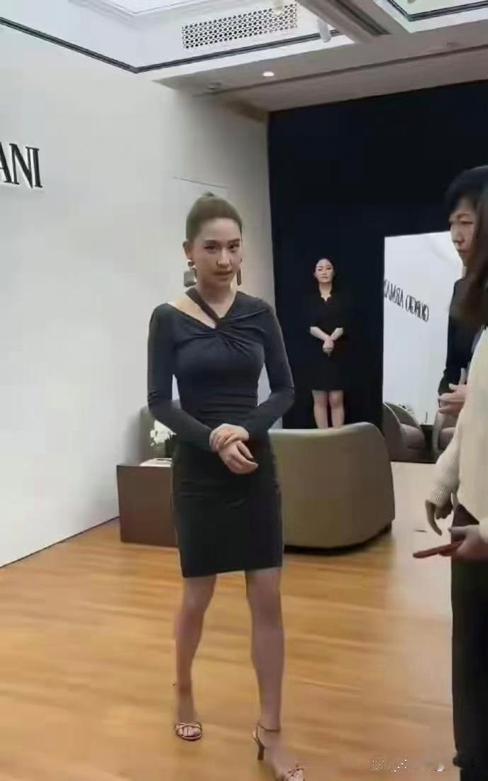 何超莲真人就长这样，没网上传的那么美