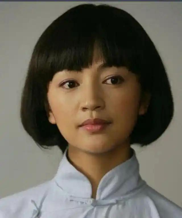 罗海琼作为不少人的童年女神,即便嫁了外貌普通的丈夫,也从未影响其光芒。如今她手握