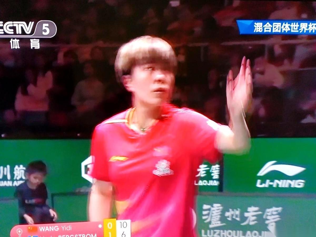 一上来就输一局。心脏咯噔一下，讲真。尤其对手还是个削球手，就是那种打起来最磨