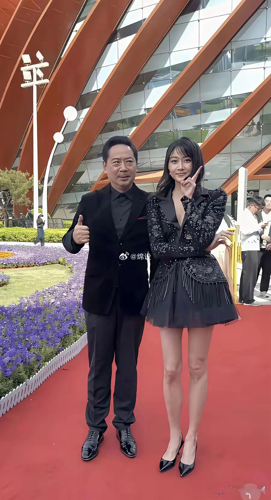 关晓彤的腿，我真的羡慕了，又长又细​​​