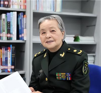 1972年，47岁的陈菊梅做了一个疯狂的决定：切掉阑尾，摘掉扁桃体，拔光满口牙齿