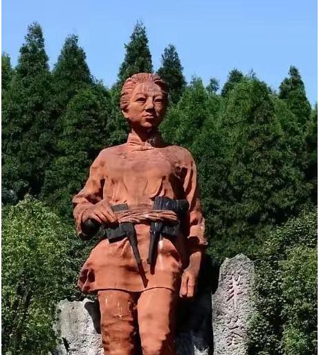 渣滓洞监狱中，特务给女共产党员邓惠中上老虎凳时，无意中碰了一下她的脚底板，邓惠中