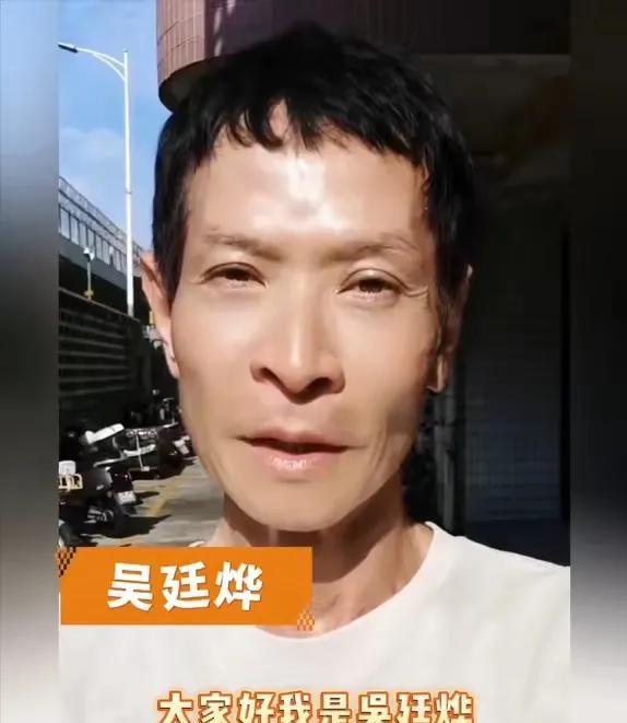 还记得这位亚视男星吗？现在瘦脱相了他的长相放在娱乐圈并不帅，却非常有辨识度，不