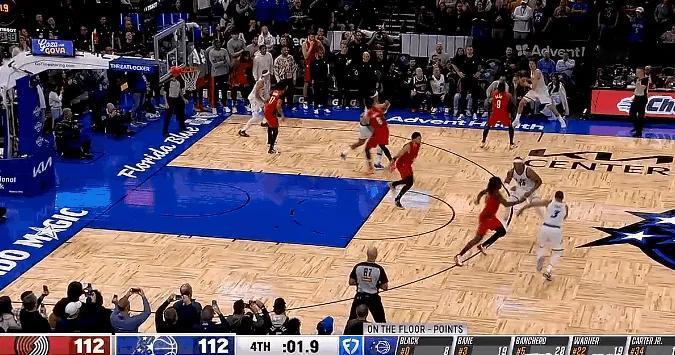 贝恩绝杀开拓者，成功地将自己从会议室拉出来！这操作堪称极限，1秒运一下，手起刀