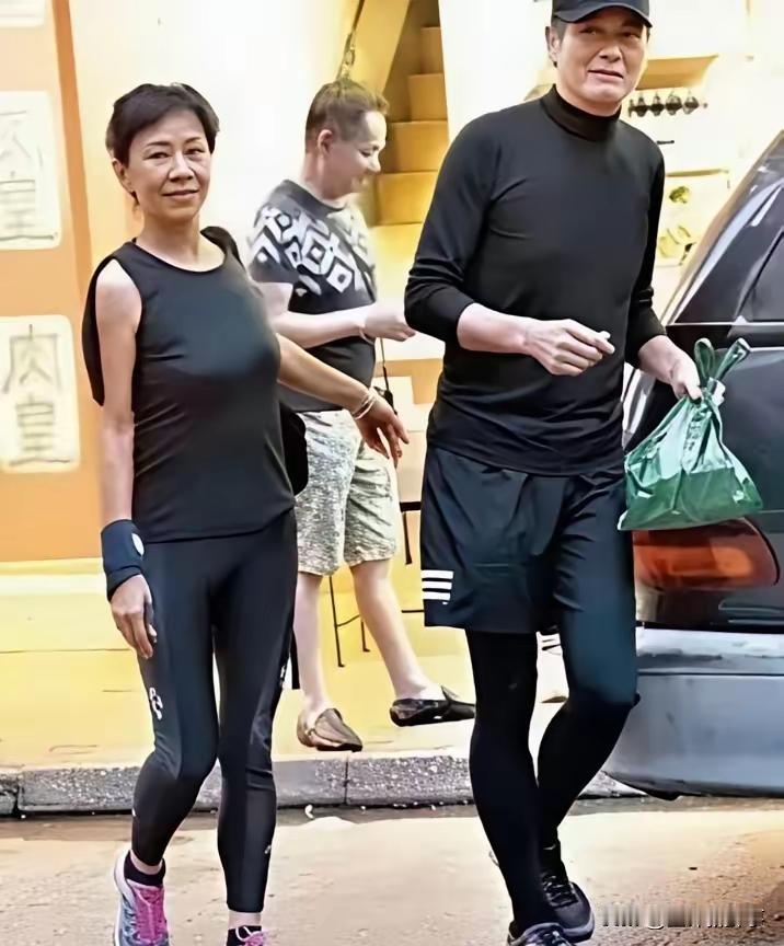 发哥夫妇状态真好！发哥老了也是这么帅。