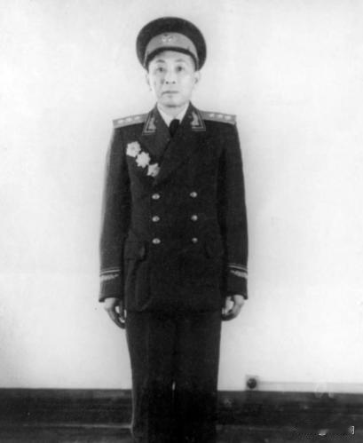 1985年，开国上将叶飞在病榻上听闻小女儿叶之枫因“泄露国家机密”被捕的消息，沉