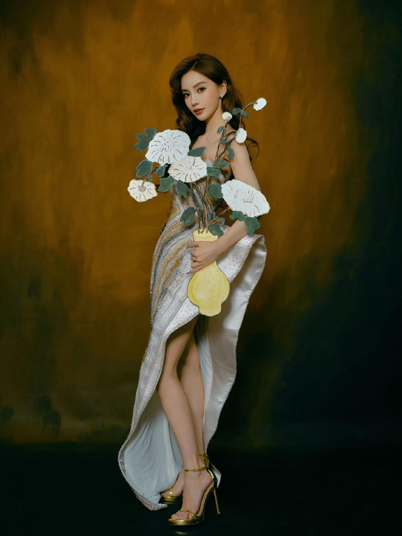 女人最耐看的长相，不是那种一眼惊艳的大美人，而是“越看越舒服”的类型。她们五官