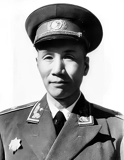 1941年，国军团长陈锐霆准备投奔我新四军，谁知夜里却被暗杀，被连捅了几刀，从鬼