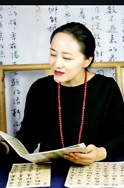 看了女书家斯韦勤中书协理事被除名的帖子，转发到新郑市书法家协会微信群。激怒了新