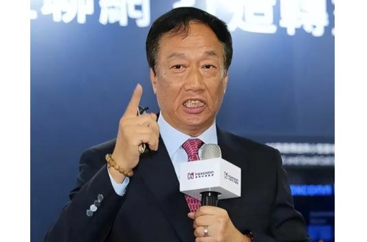 郭台铭表态“宁可靠向大陆”！直言失去大国支持难逃被殖民命运