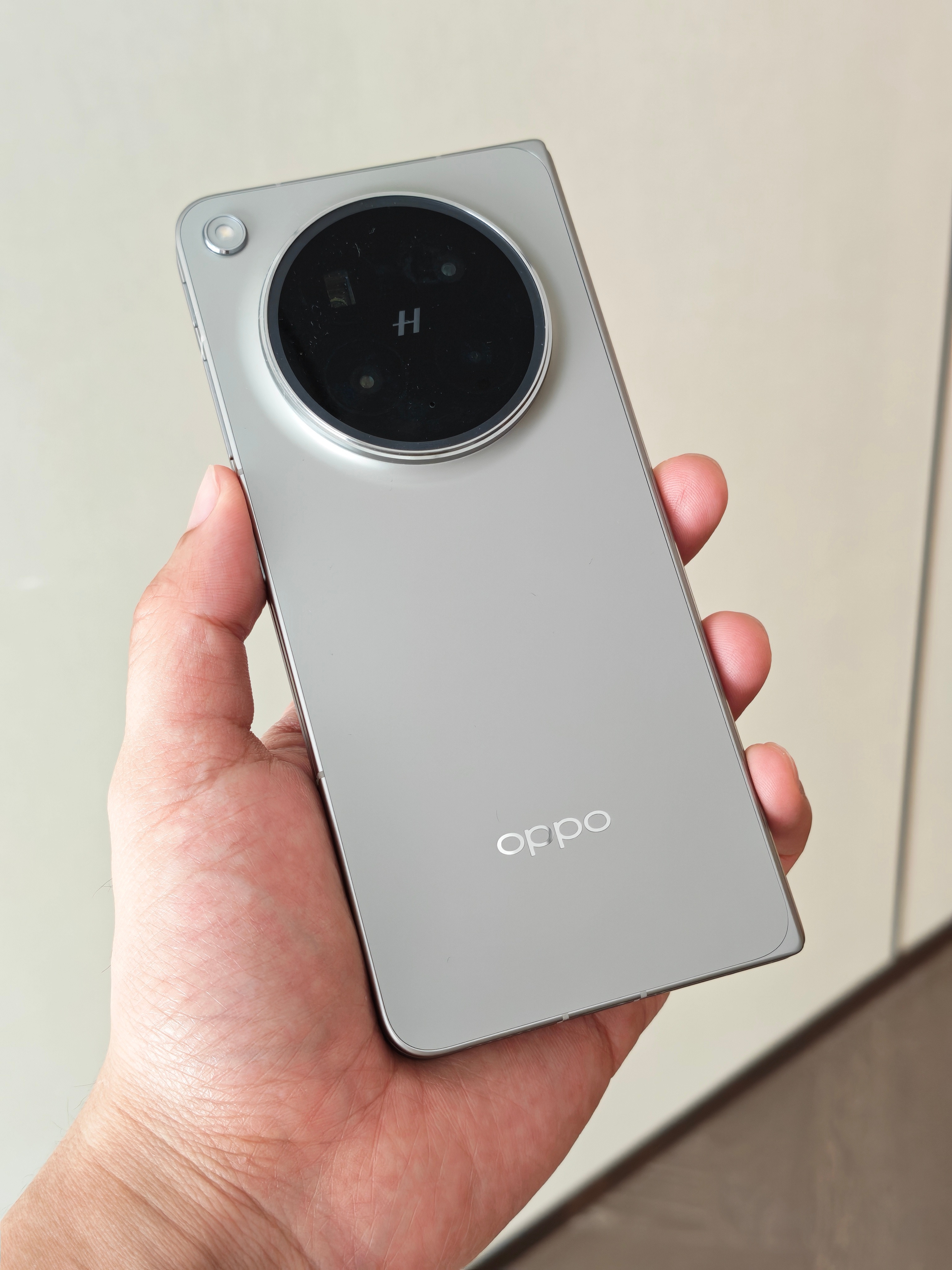 我发现我做折叠屏项目的时候真快乐，因为我不是特别喜欢拍照，所以大部分影像旗舰对我