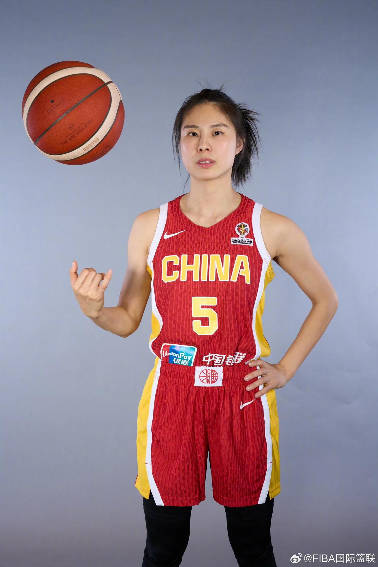 中国女篮三大颜值悍将。NO.1王思雨世预赛三场热身赛表现：首场对巴西：21