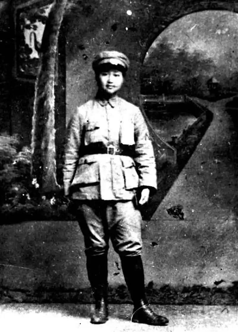 黄埔第一届女军官，广州起义时她被剥光衣服遭受了灭绝人性的肢解。这位烈士名叫游