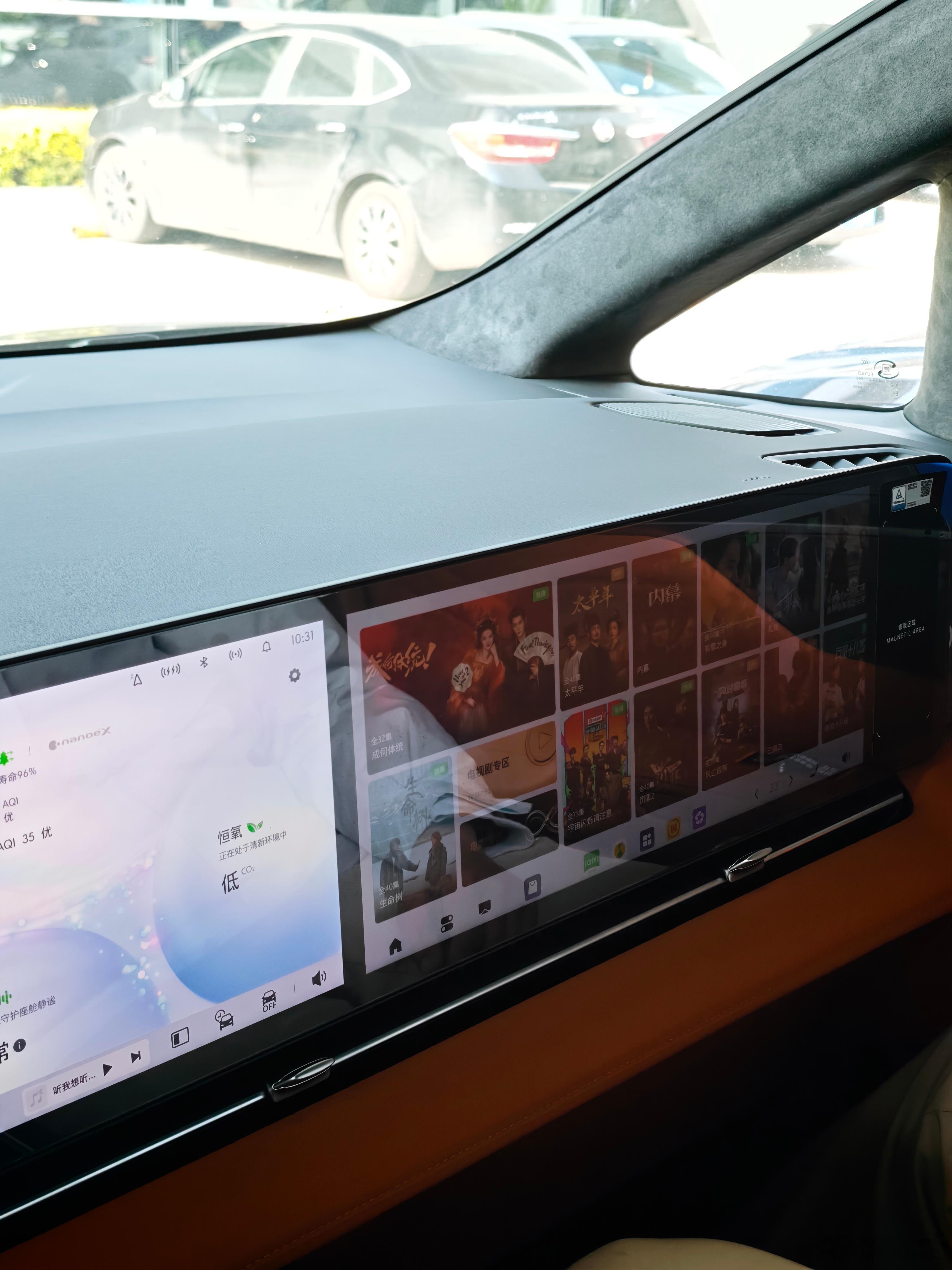 至境世家真的是一款太正经太好的MPV了。今天看到了三台世家，两台高配一台低配，两