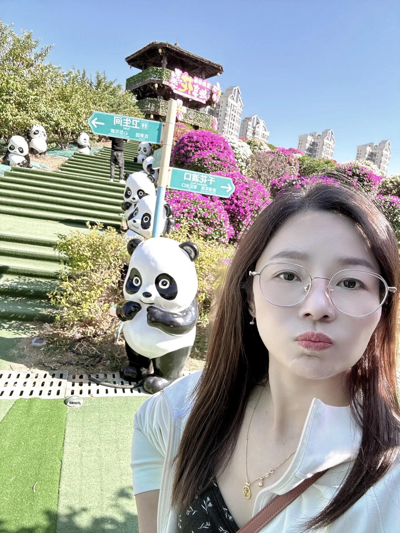 爱拍照的女生到底有多迷人呢?每天就是拍照片。精致少女自拍