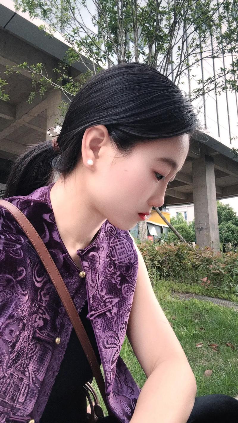 55岁大姐，独角兽办公室55岁的大姐，每到礼拜六，或者是节假日，都要约办公室几