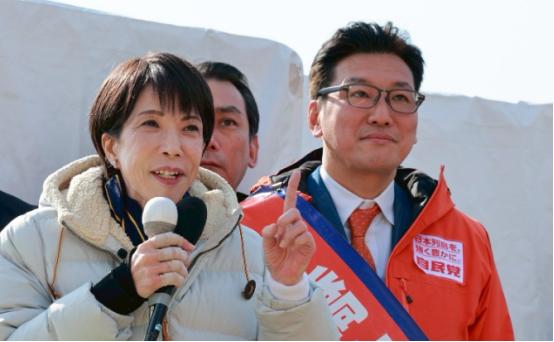 日本彻底睡不着了 2月4日晚间，这个夜晚注定是漫长的！日本首相高市早苗以及支