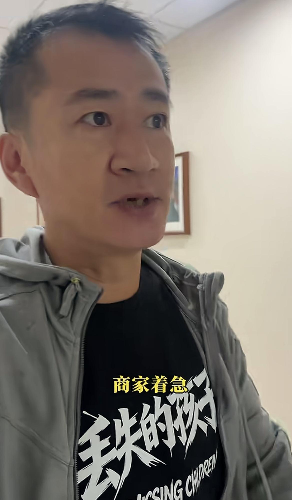 网红演员李嘉明，干啥啥不行。他说拍个短剧赔了，在某果上免费播放。去南方直播卖