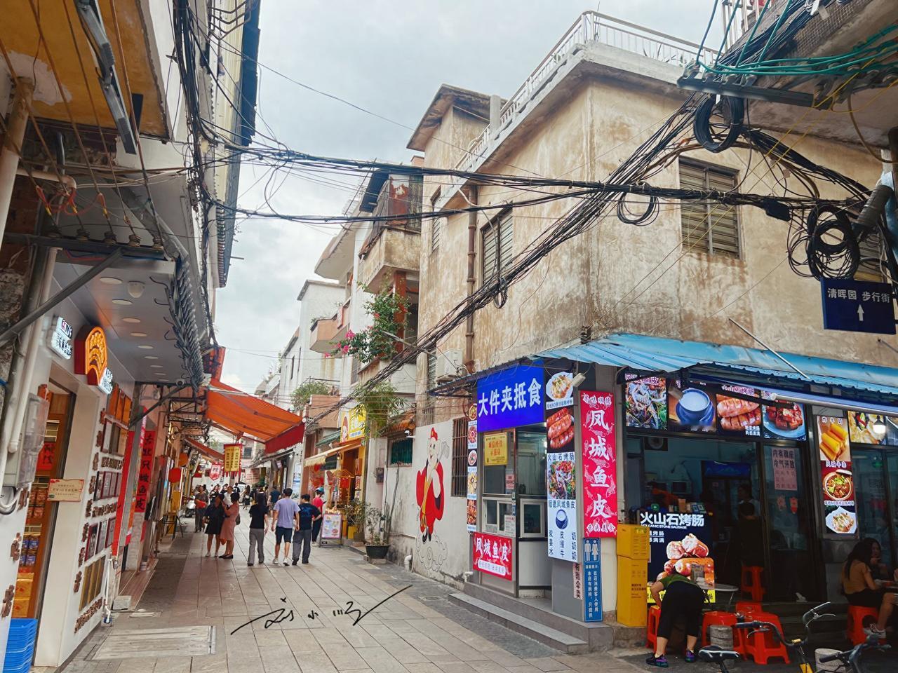在广东珠三角地区，顺德是一处不可错过的旅游地。它地处广东省南部，北靠广州，南邻港