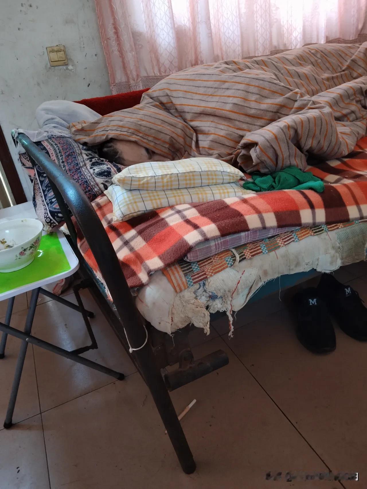 老公今天身上难受严重，总是唉声叹气，问他咋的难受他也不吭声，我今看他尿都有漂浮物