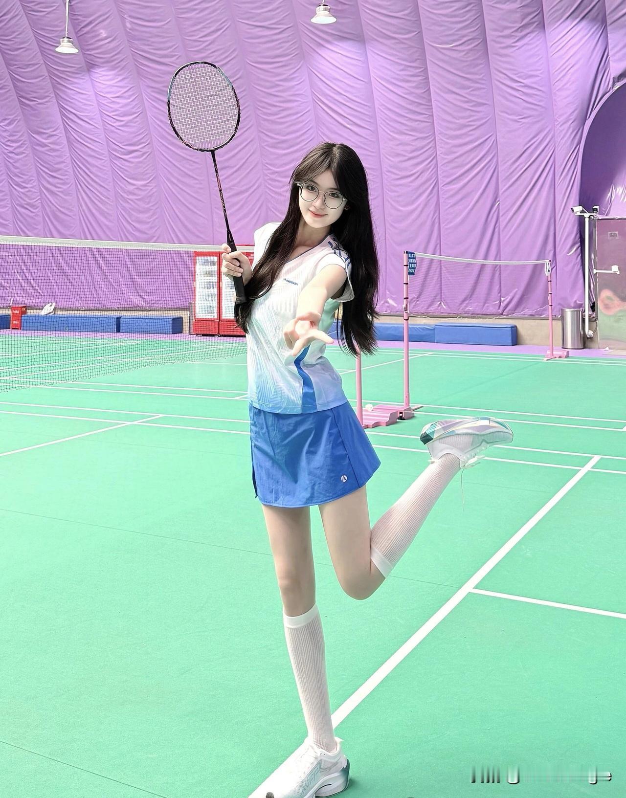 运动少女，活力满满！🏸💪