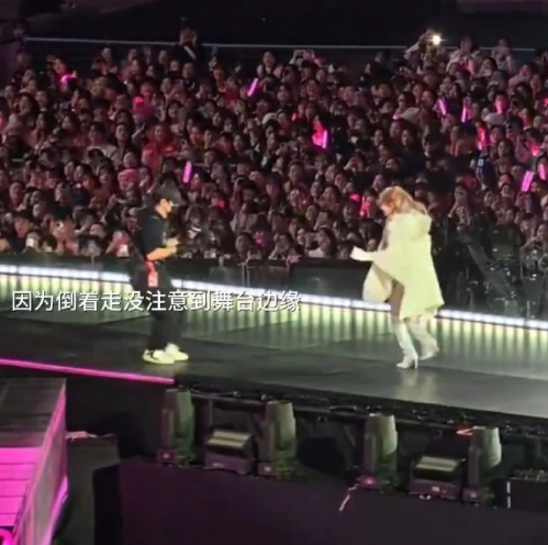 好暖心的宋雨琦好有分寸感的摄影师这样相互成就的美好最能打动人，后退着拍摄宋雨琦